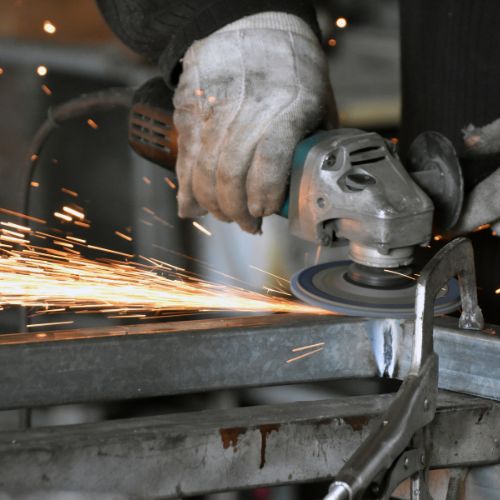 Serralheiro em Contagem Se você chegou aqui, é provável que esteja com um problema precisando de uma serralheria…